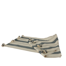 โหลดรูปภาพลงในเครื่องมือใช้ดูของ Gallery Kayin Pom Pom Blanket