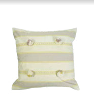 โหลดรูปภาพลงในเครื่องมือใช้ดูของ Gallery Kayin Pom Pom Big Cushion Cover
